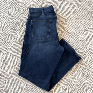 Old Navy Men’s Loose Fit Built in Flex Jeans. Size 38” x 31.5” Inseam.